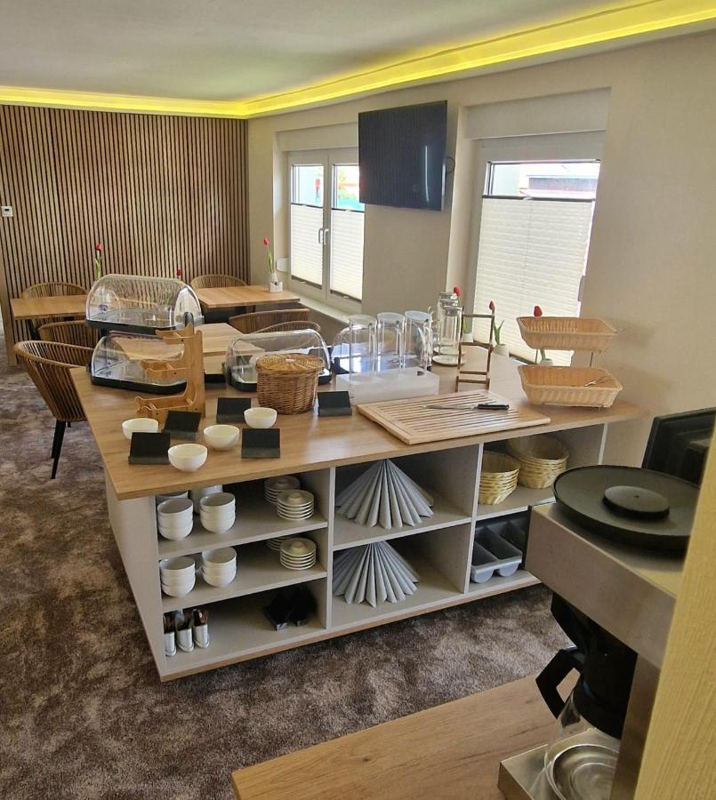 Hotel Rhin Inn Fehrbellin Екстериор снимка