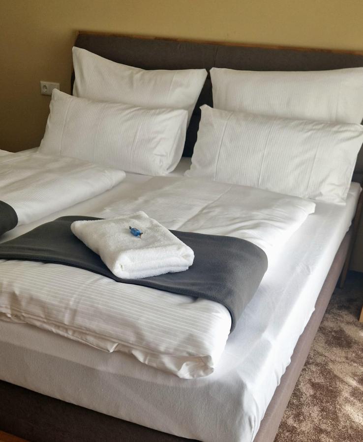 Hotel Rhin Inn Fehrbellin Екстериор снимка